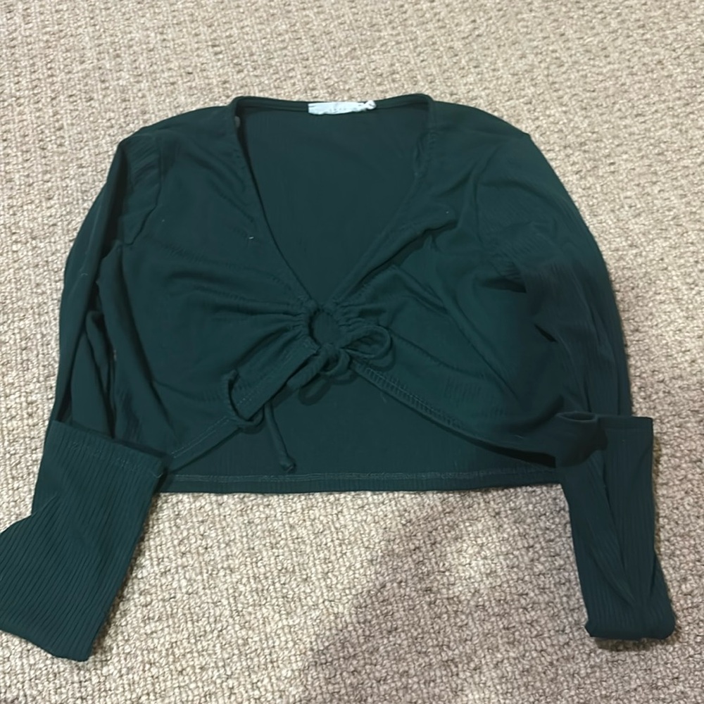 Long sleeve cropped hunter green shirt
